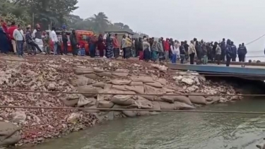 দৌলতদিয়া - পাটুরিয়া পদ্মানদীতে ফেরি ডুবি