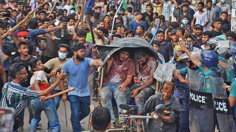 জেলায় জেলায় হামলা–সংঘর্ষ, অবরোধ।