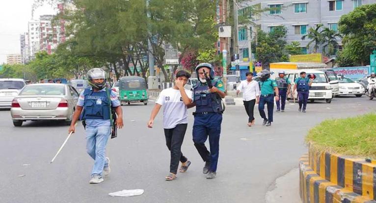 রাজধানীর বিভিন্ন স্থানে শিক্ষার্থীদের বিক্ষোভ, আটক ২৪