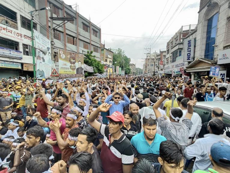 কোটা সংস্কারের দাবিতে শুক্রবারও রাজধানীর শাহবাগ অবরোধ করেন আন্দোলনকারী শিক্ষার্থীরা। ফাইল ছবি