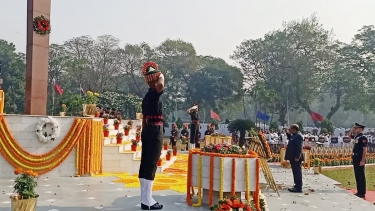 কলকাতার ফোর্ট উইলিয়ামে ভারতীয় সেনাবাহিনীর মহান বিজয় দিবস উদযাপন