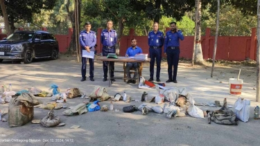 বান্দরবান আদালত চত্বরে ১০৩ টি নিস্পত্তিকৃত মামলার আলামত আইনি প্রক্রিয়া শেষে ধ্বংস।