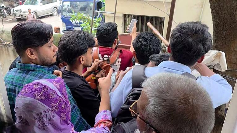 ভিসা না দিয়ে অর্থ আত্মসাৎ : রিমান্ডে ৪ আসামি