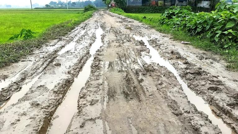 সংসদ সদস্যকে দিয়ে ‘উদ্বোধনী অনুষ্ঠান’ করিয়ে সাড়ে তিন কিলোমিটার সড়কের ইট চুরি