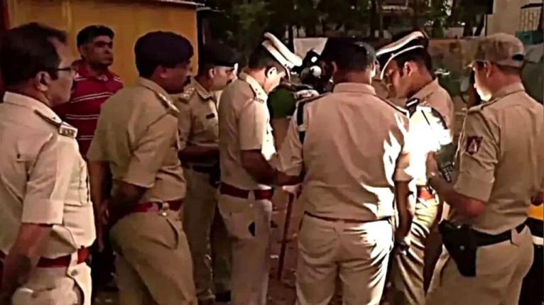 ভারতে বাংলাদেশি দম্পতিকে রাস্তায় ফেলে পেটালেন এক চিকিৎসক
