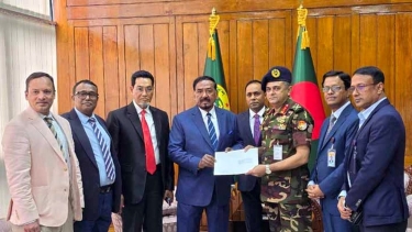 <small>Bangladesh</small> Speaker takes charge as acting president