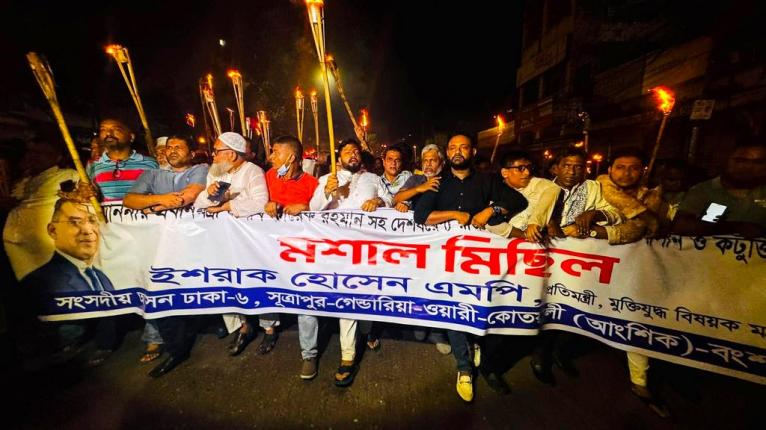 BNP stages torch procession in Old Dhaka over NCP leaders’ remarks
