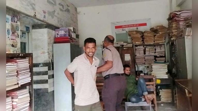 হাতিরঝিলে ব্যবসায়ী হত্যা : দুই দিনের রিমান্ড স্বামীর, কারাগারে স্ত্রী