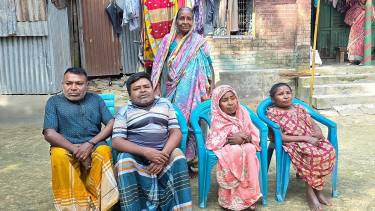 মানিকগঞ্জে প্রতিবন্ধী চার ভাই-বোনের মানবেতর জীবন