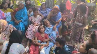 <small>নাটোরে সড়ক দুর্ঘটনা</small> নাটোরে বাস-ট্রাক সংঘর্ষে শরীয়তপুরের পাঁচ ব্যবসায়ী নিহত