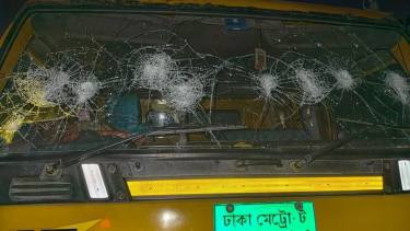 হাজারীবাগে কুরিয়ার সার্ভিসে হামলা ও ভাঙচুর, বাদীকে হত্যার হুমকি