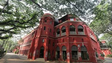<small>জালিয়াতি</small> গৃহিণীর নামে ভুয়া ট্রেড লাইসেন্স ও ব্যাংক হিসাব খুলে রেলওয়ের কোটি টাকা আত্মসাৎ