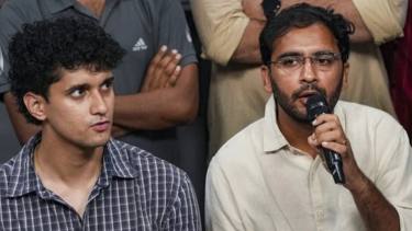 দিল্লির তিহাড় জেল থেকে মুক্তি পেলেন ককরোচ জনতা পার্টির দুই নেতা