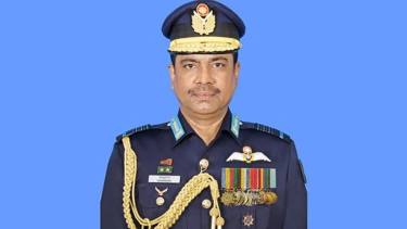 বিমান বাহিনীর সাবেক প্রধান শেখ আব্দুল হান্নান কাতারে গ্রেপ্তার